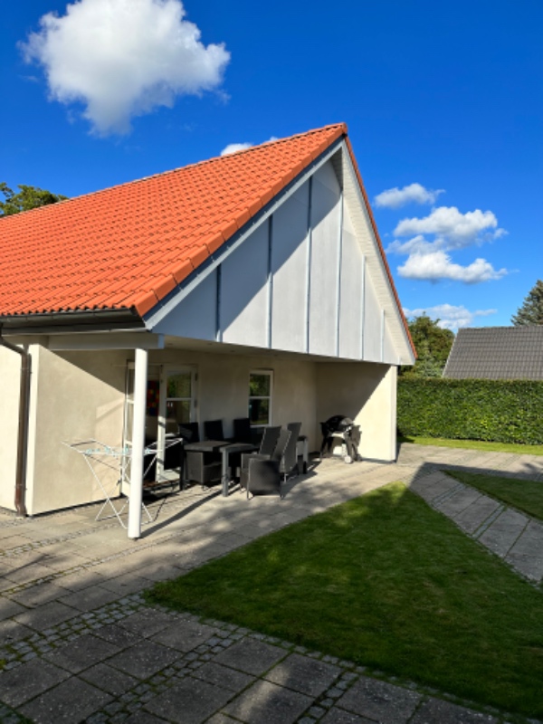 Maling af sternbrædder på 5 gavle