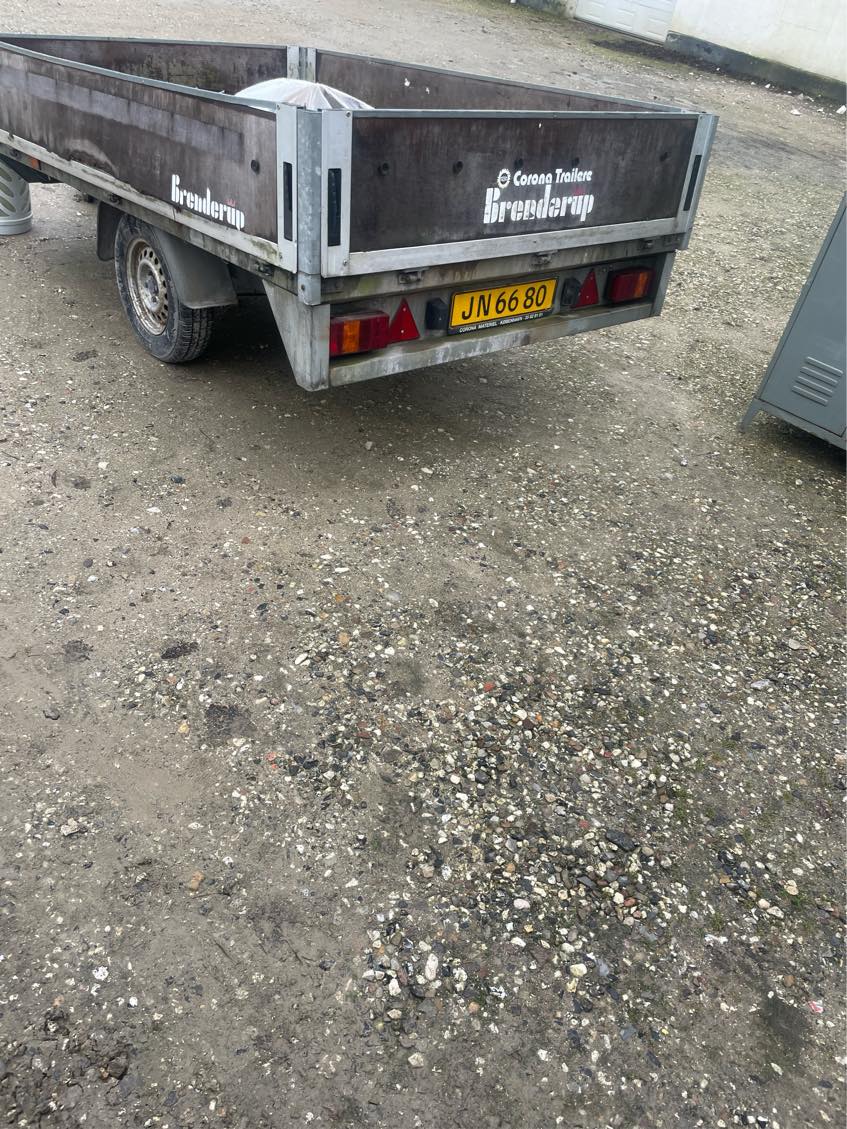 SKAL FJERNES IDAG🙏Fjerne affald, alt står lige til at læsse i trailer,