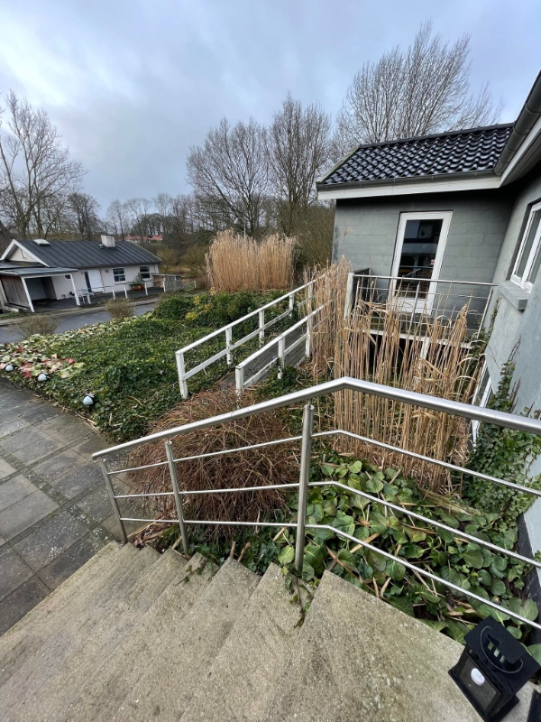 Rydning af forhave (primært efue)