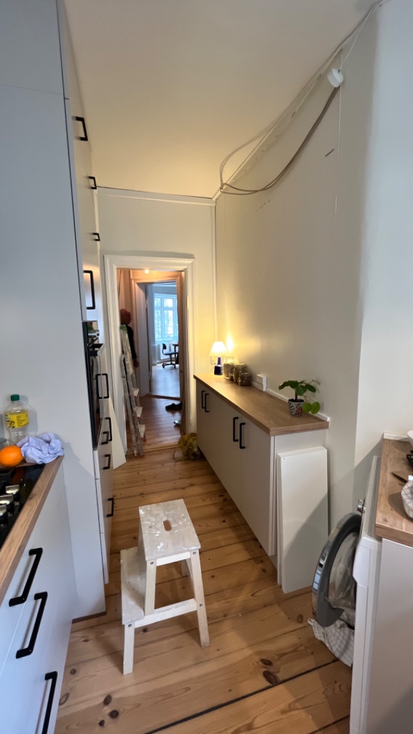 Opsætning af køkken overskabe