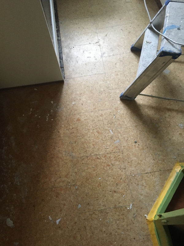 Fjernelse af korkgulv på plankegulv
