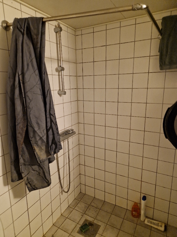 Opsætning af brusevæg og bruseholder