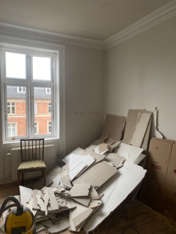 Afhentning af byggeaffald til genbrugsstation