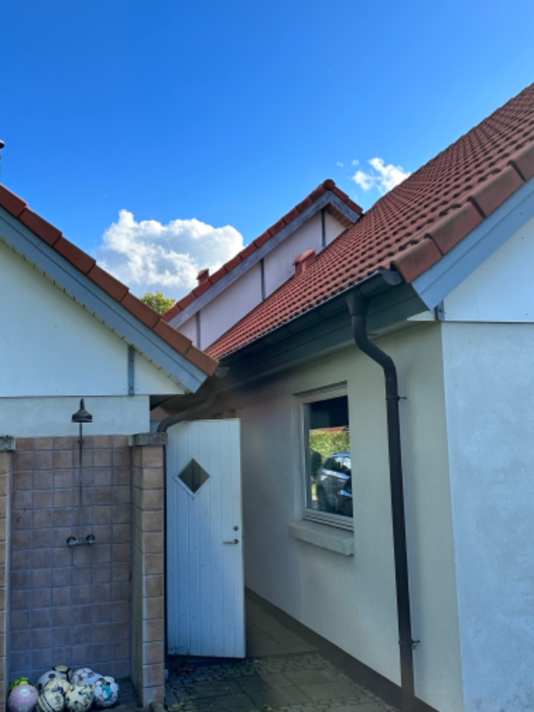 Maling af sternbrædder på 5 gavle