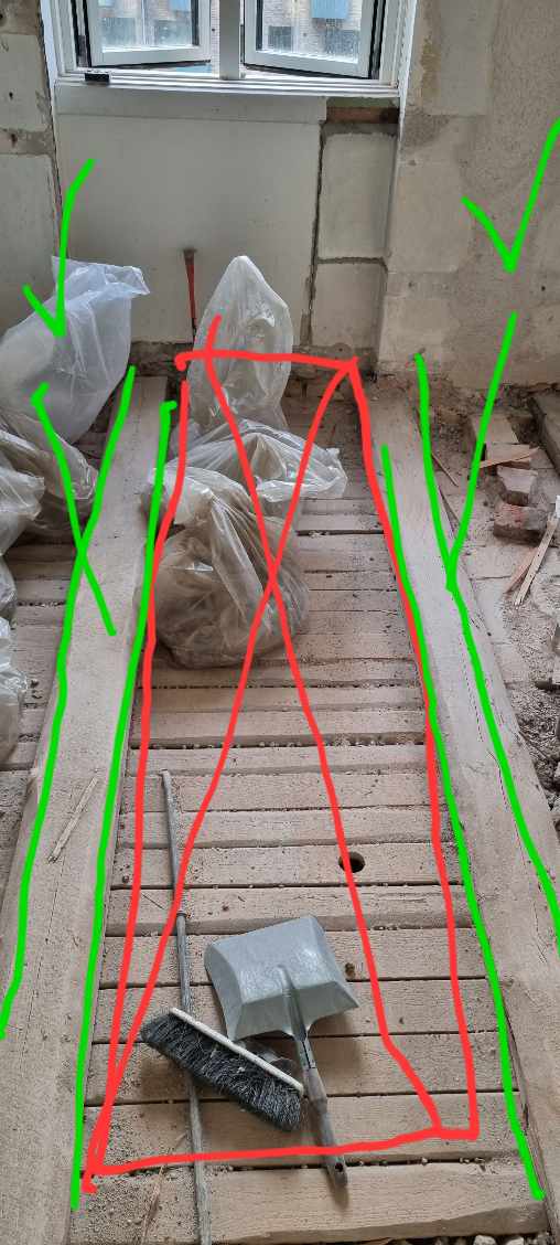 Fjerne og bortskaffe lerindskud i poser fra 3. sal i NV