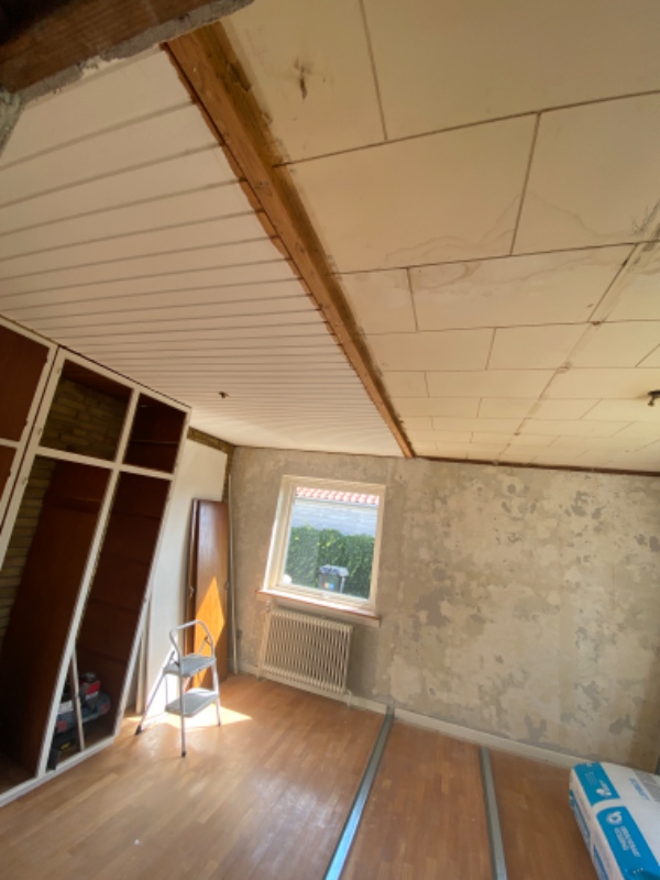 Opsætning af 385 cm lang gipsvæg