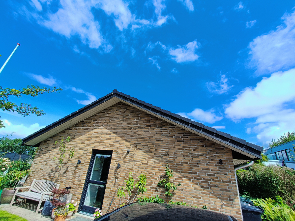 sternbrædder på gavl males