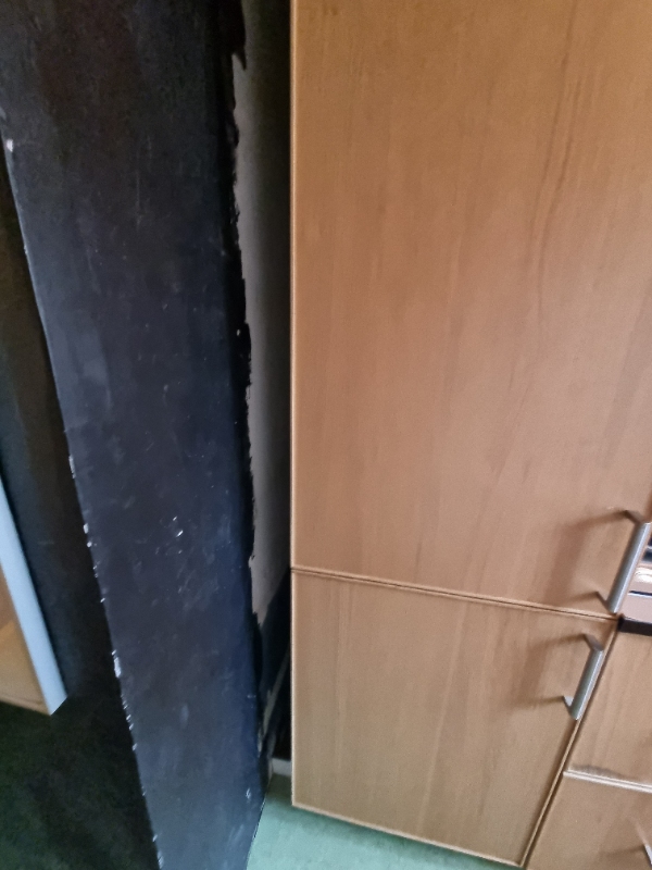 hjælp til opsætning af tilpasning og overskab i køkken