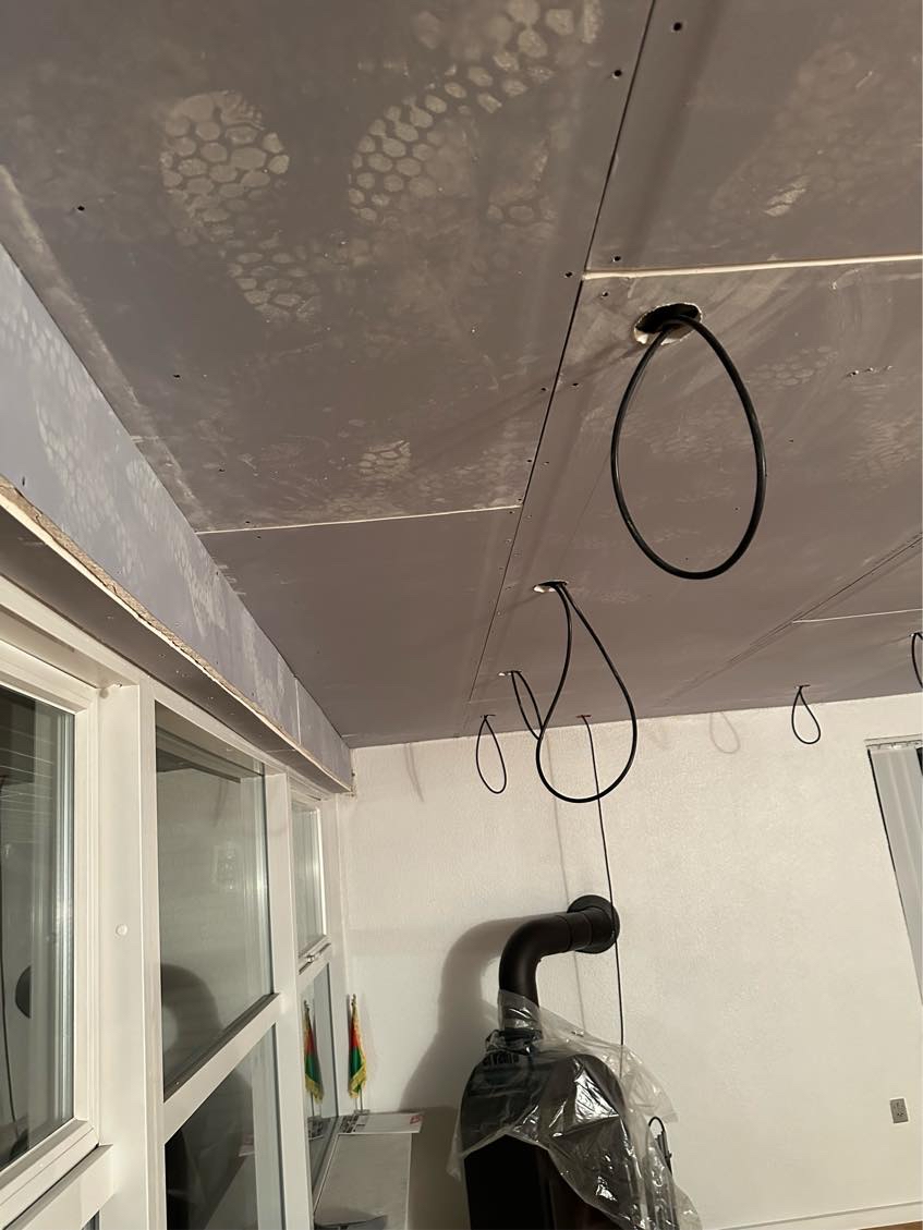 Maling af gipsloft og spartling af vægge