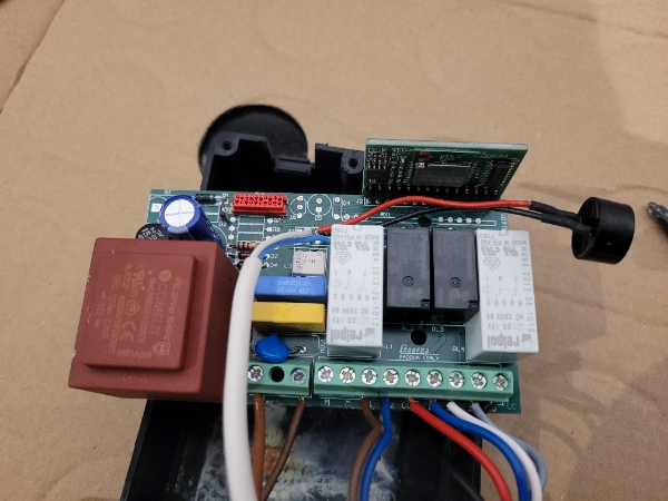 Defekt styreprint til loftmonteret emhætte med ekstern motor