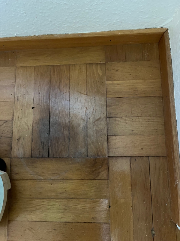 Afslibning, reparation og lakering af gammelt parketgulv, ca 75 kvm.