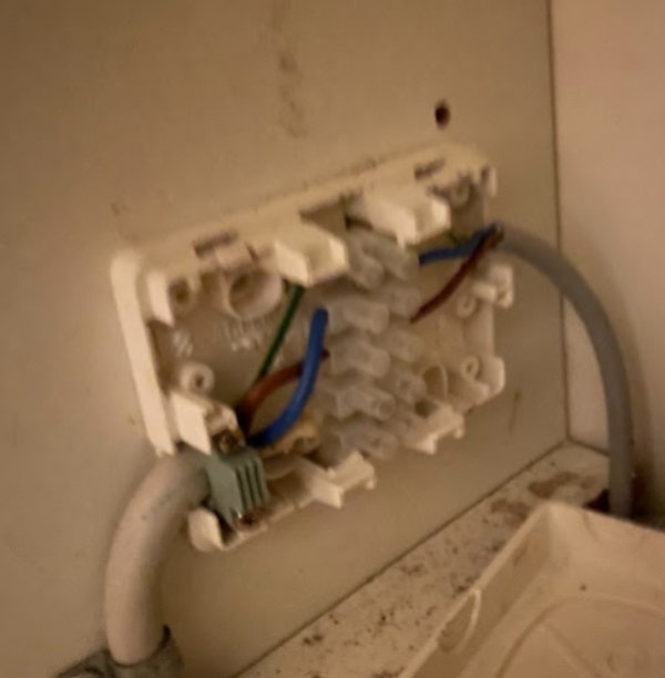 Installeres en stikkontakt til opvaskemaskine