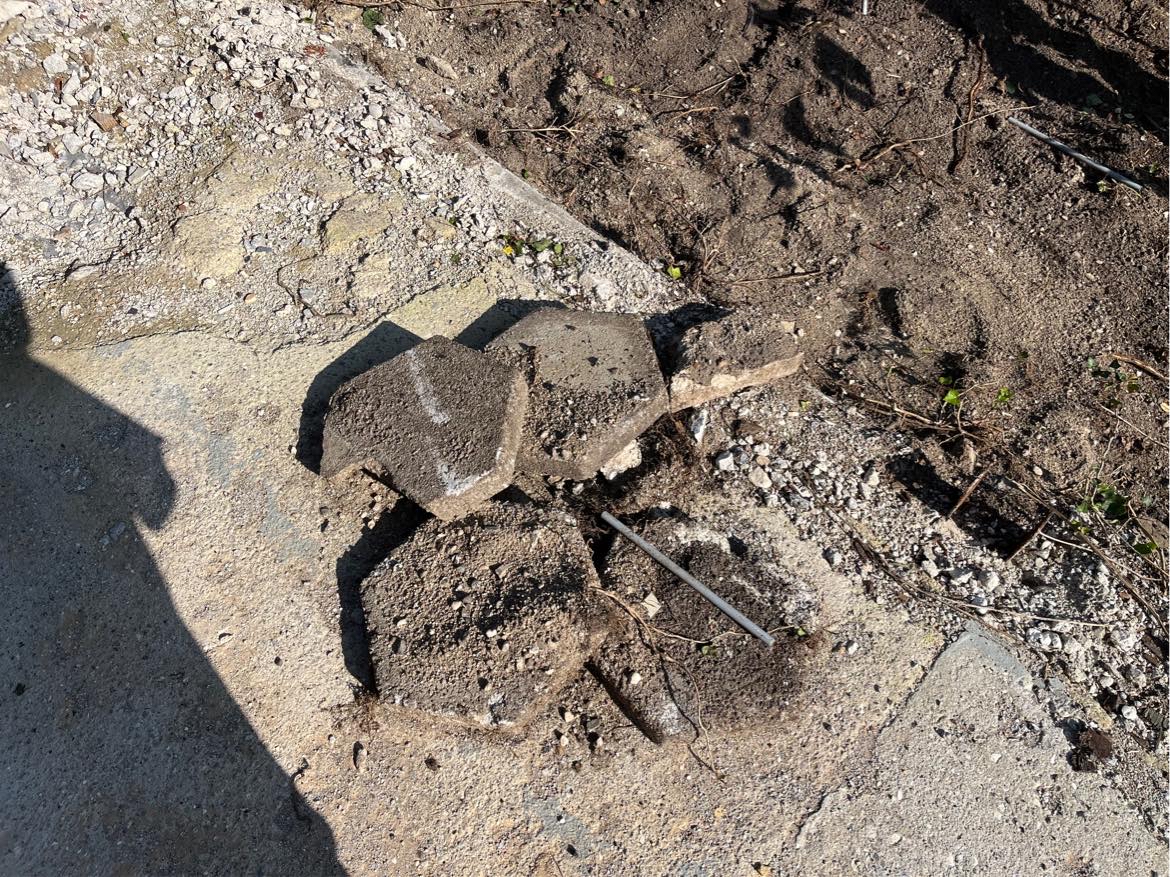 Fliser/sten skal bæres væk