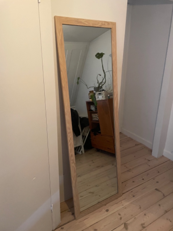 Hæng spejl op og andre opgaver