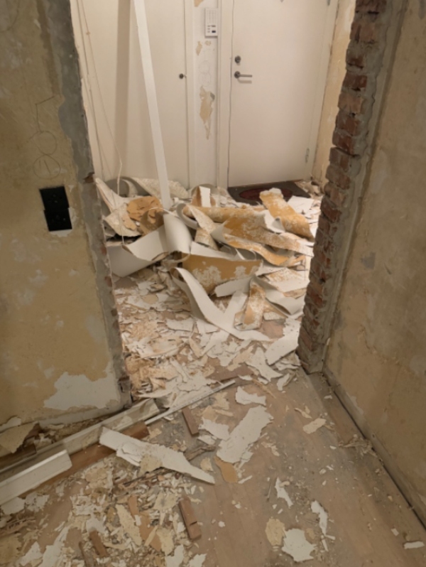 Fjerne skrald fra lejlighed til genbrugspladsen