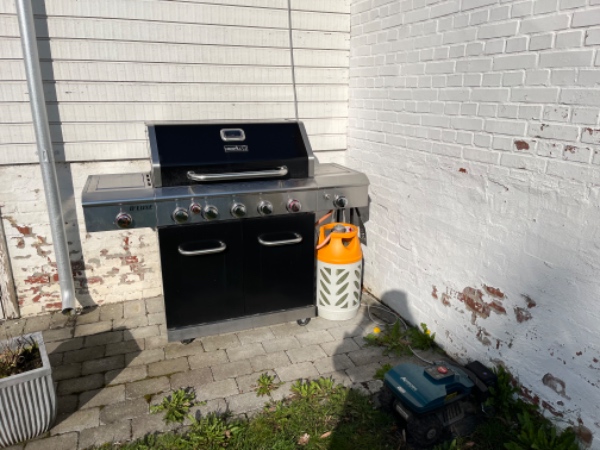 Reparation og pudsning af mur.