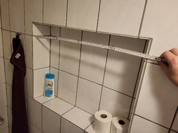 skal have genoprettet et vindue i vores badeværelse og lavet en udsugning.