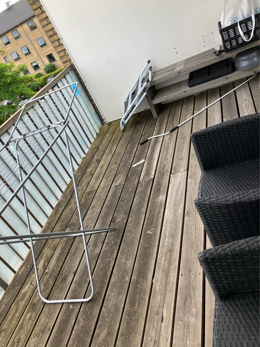 Fjerne brædder fra en altan og montere den dem igen efterfølgende.