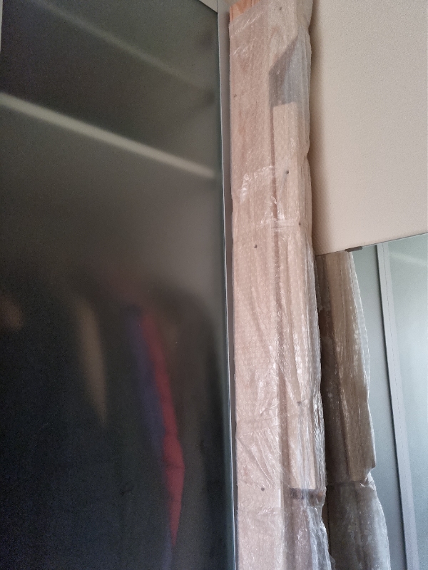 Samlet og sat en gymnastikribbe op. Sat et spejl op. Sat håndtag på ikeaskabe , 6 stk. Repareret gar