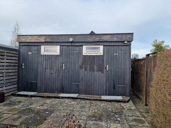 Nedrivning af toiletskur