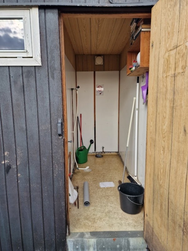 Nedrivning af toiletskur