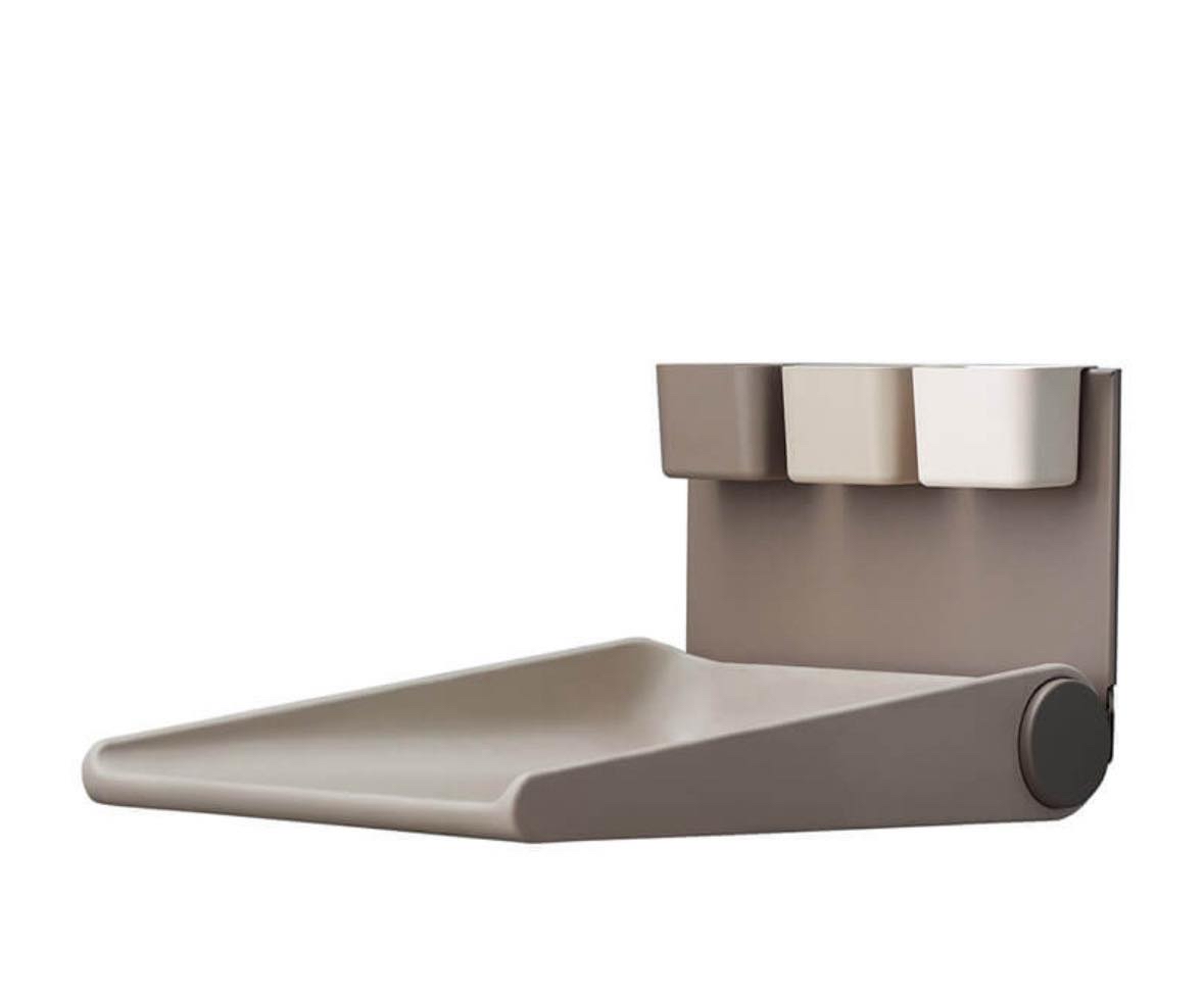 Hjælp til at montere vedhængs-puslebord i badeværelser (væg med fliser