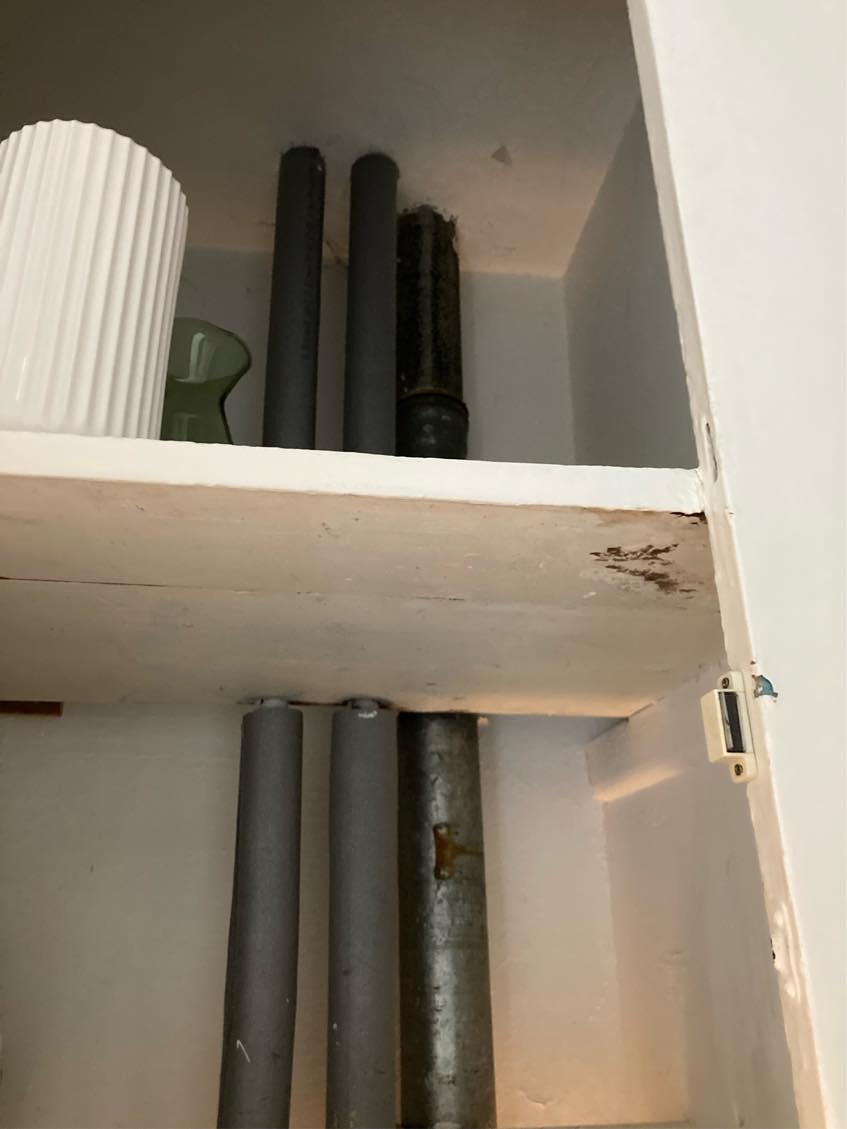 Fjern skab + sæt plader op