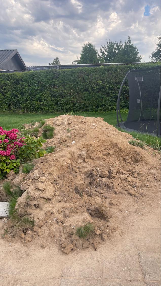 Bortkørsel af jord med egen trailer.