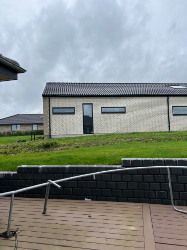 Udskiftning af 1 stk sort alu-tagrende