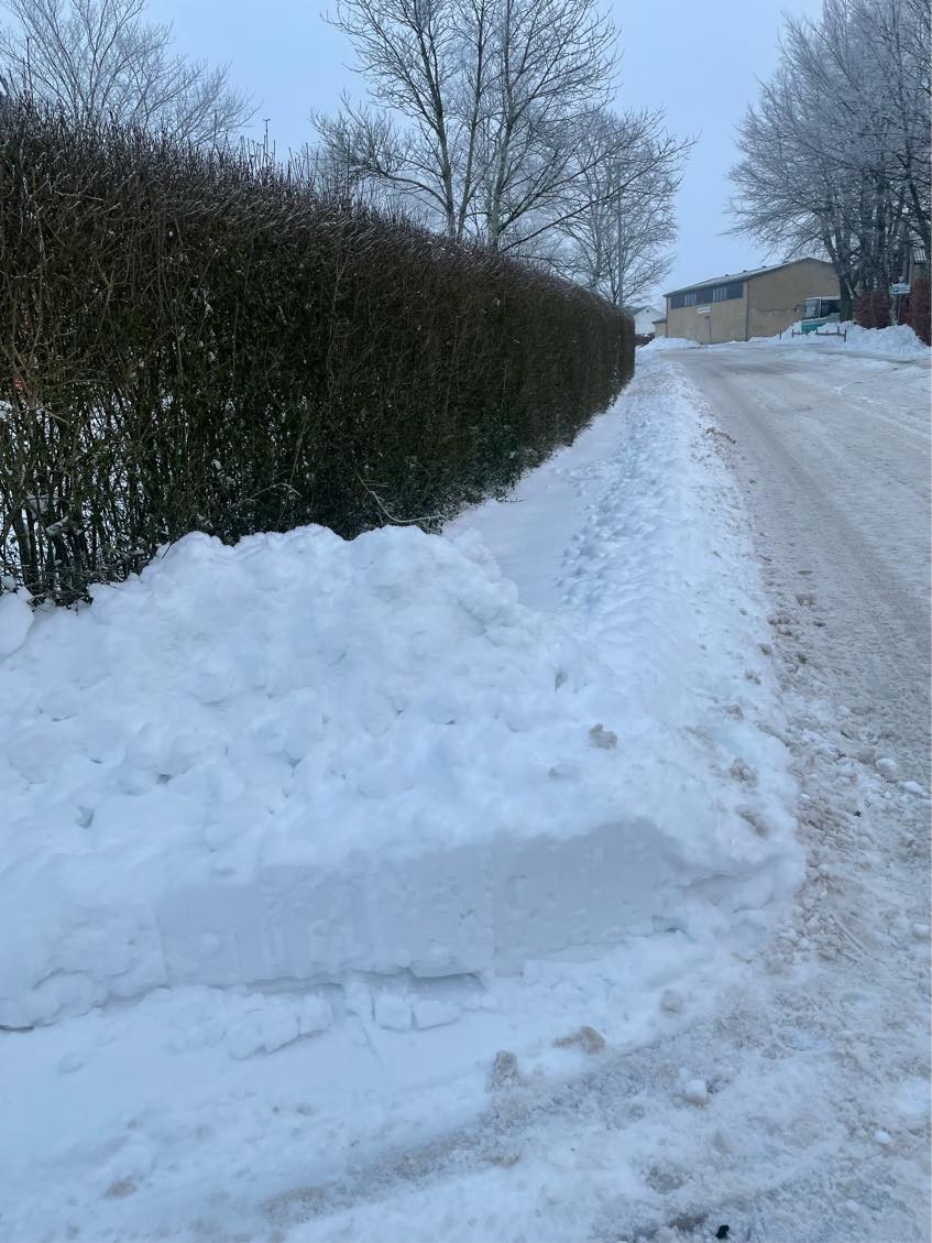 Ryddet sne på 50m fortov og bortkøres