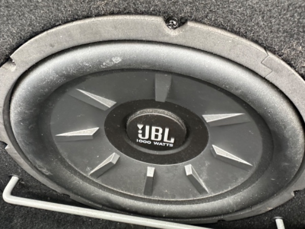 Montering af anlæg, højtalere mv. i min bil.