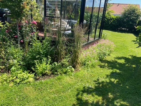 Grave rende langs terrasse