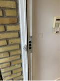 Hoveddør lukker ikke korrekt og kan derfor ikke låses udefra