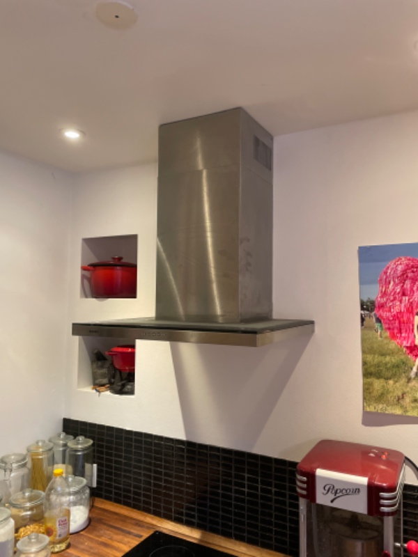 Emhætte skal installeres