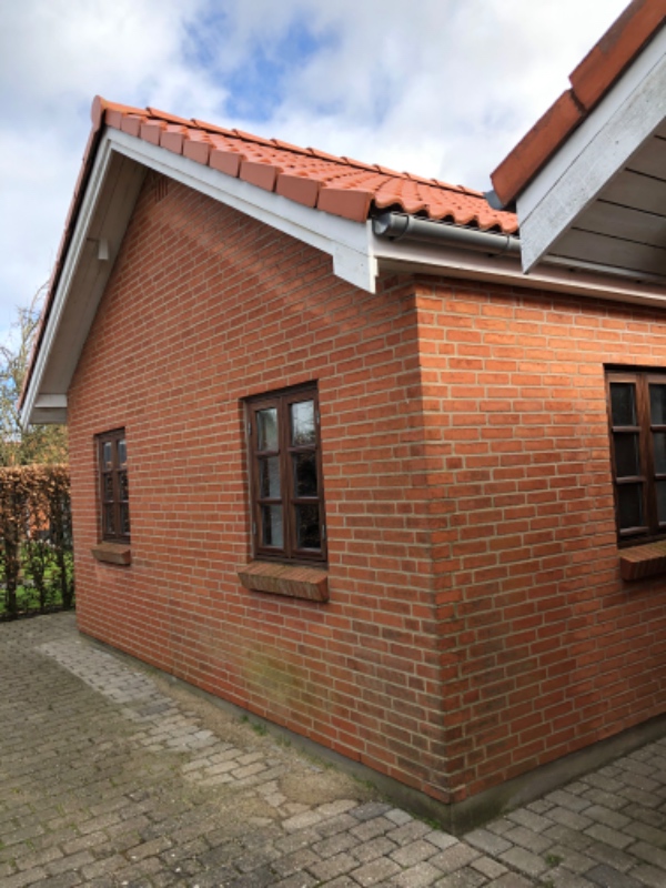 Male udhæng på huset (gavle)