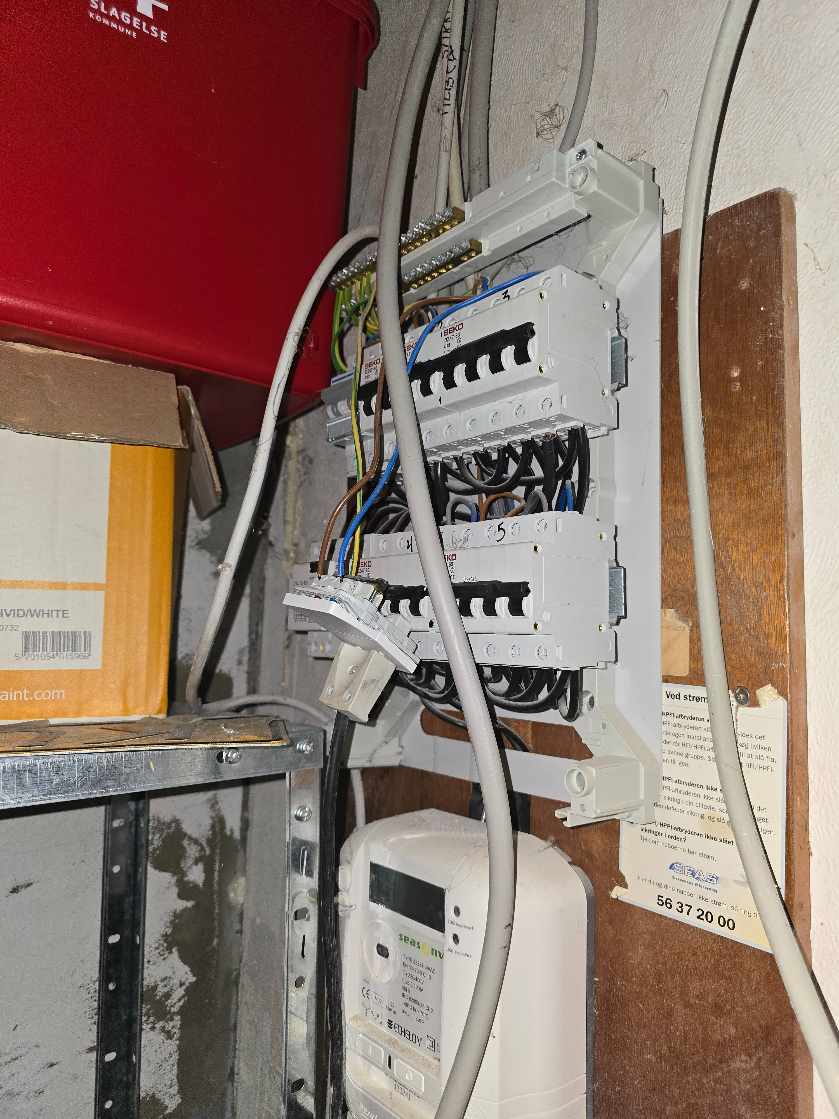 lys på badeværelse, samt eltavle