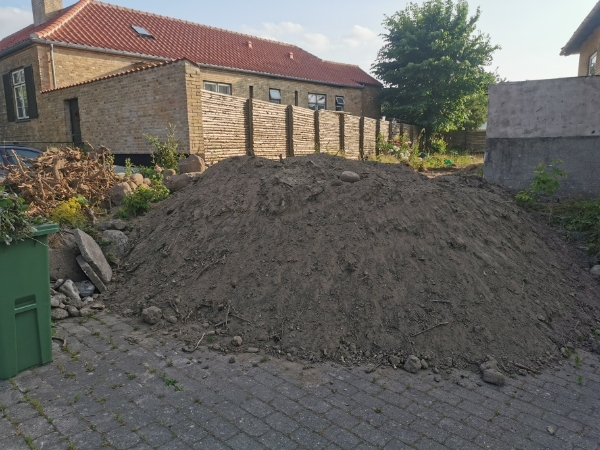 Bortkørsel af jord ca 25 m3
