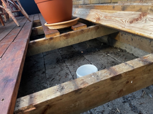 Montering af dampspærre samt isolering under overdækket terrasse