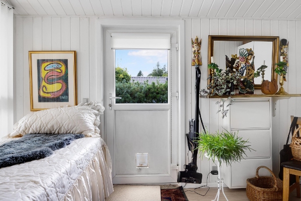 Male sommerhus indvendig