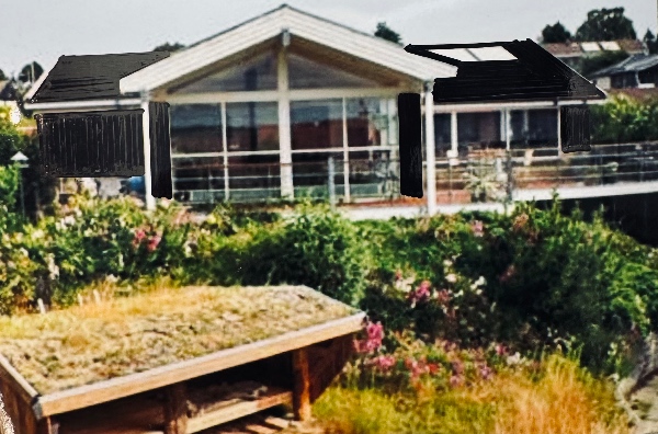 Skal have et murstenshus beklædt med Sort malet træ