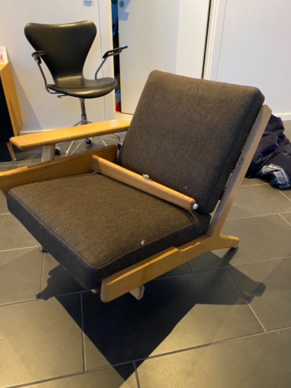 En lænestol ( wegner) og en wegner y-stol