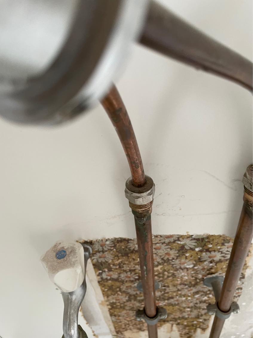 VVS - utæt vandhane (skal udskiftes til nyt)