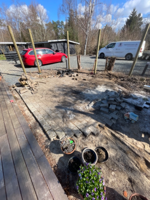 Optagning og bortkørsel af fliser