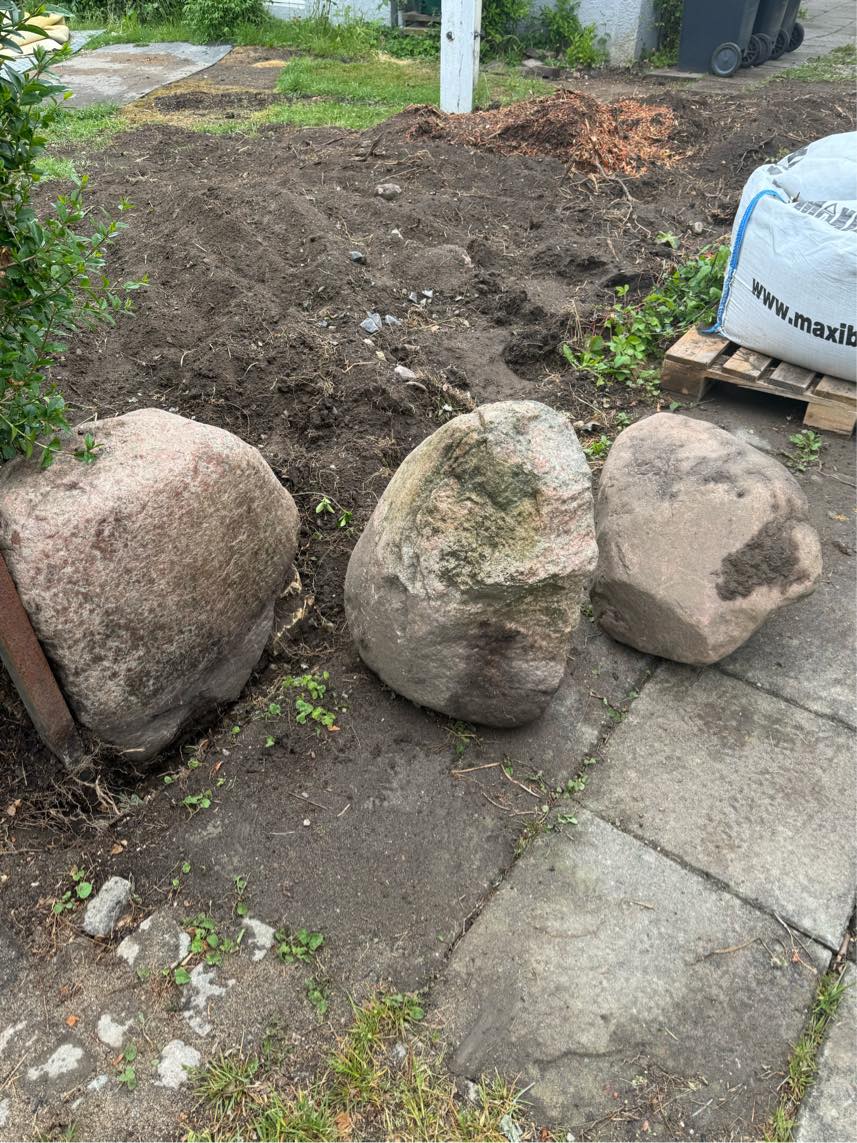 Afhentning og bortskaffelse af 3 store sten