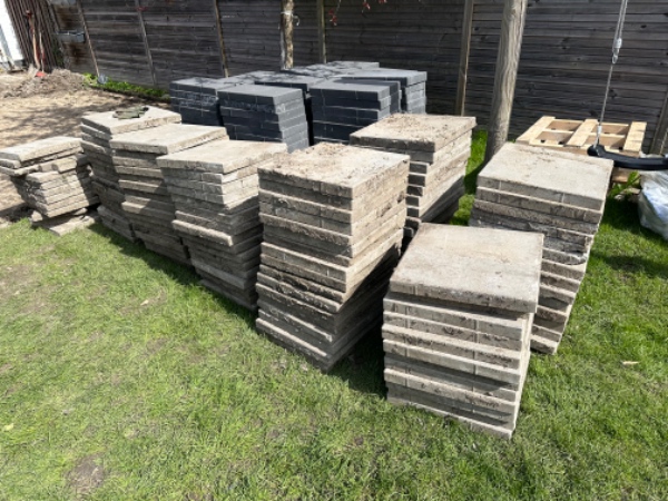 Flytning af fliser og sten