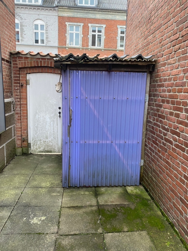 fix belægning tag og fjerne et skur