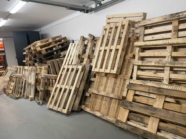 Afhentning af ukurante paller