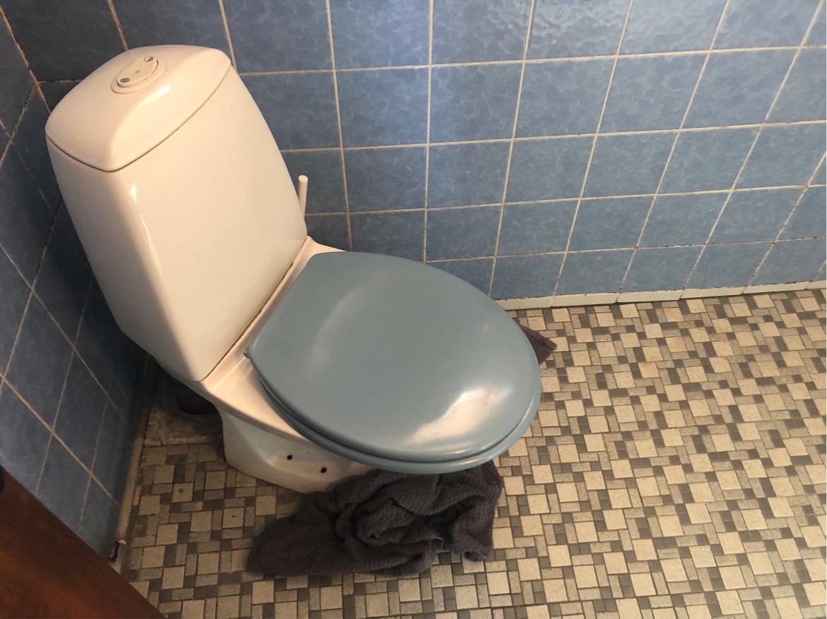 Skifte wc til væghængt wc