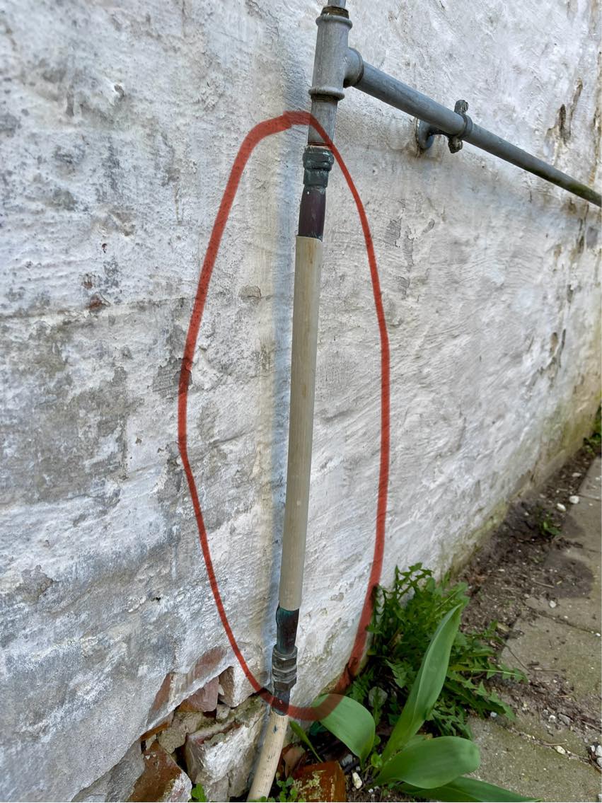 Reparation af sprunget udvendige vand rør (til et udvendige vandhane)