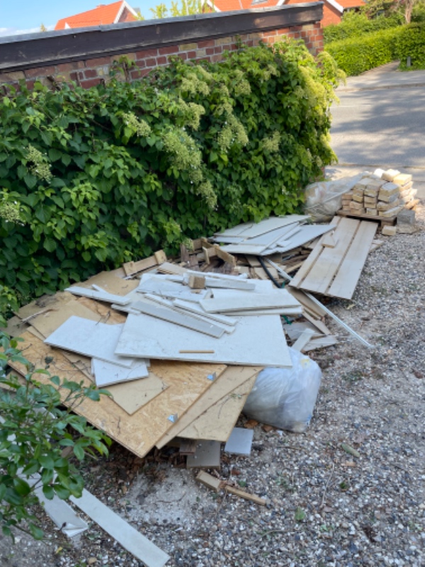 Afhentning af haveaffald + lidt byggeaffald